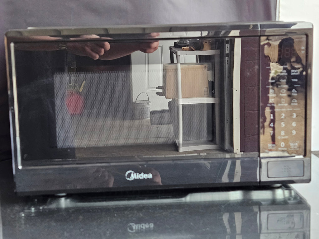 Midea 900-Watt Microwave Oven