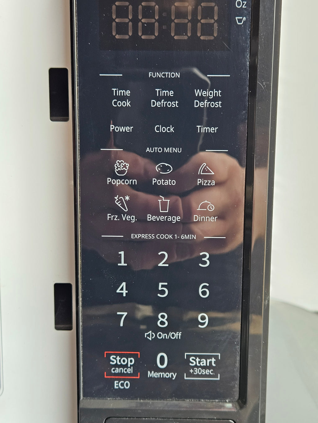 Midea 900-Watt Microwave Oven