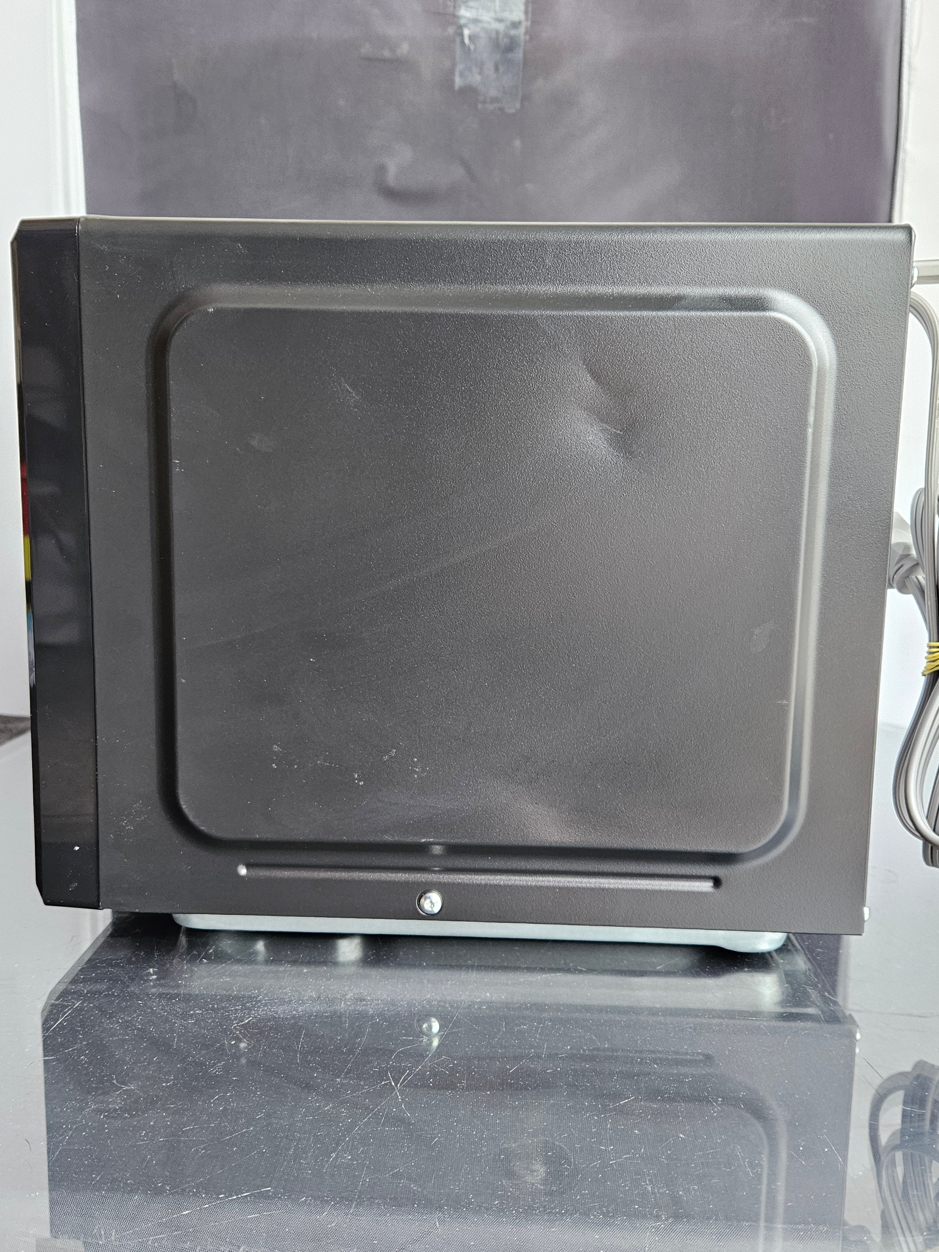 Midea 900-Watt Microwave Oven