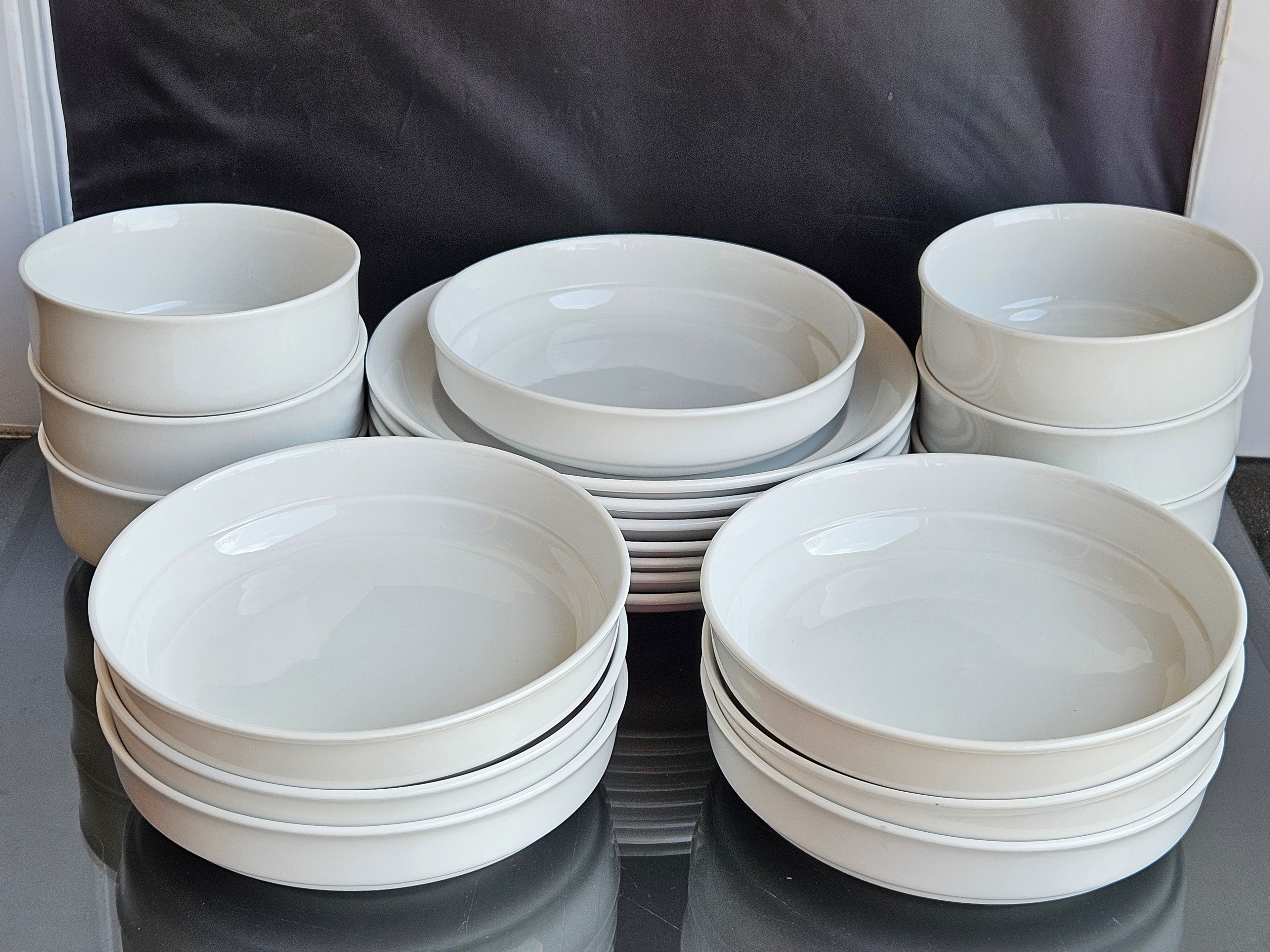 Over & Back Rimmed 12-piece Glossy Porcelain Dinnerware Set