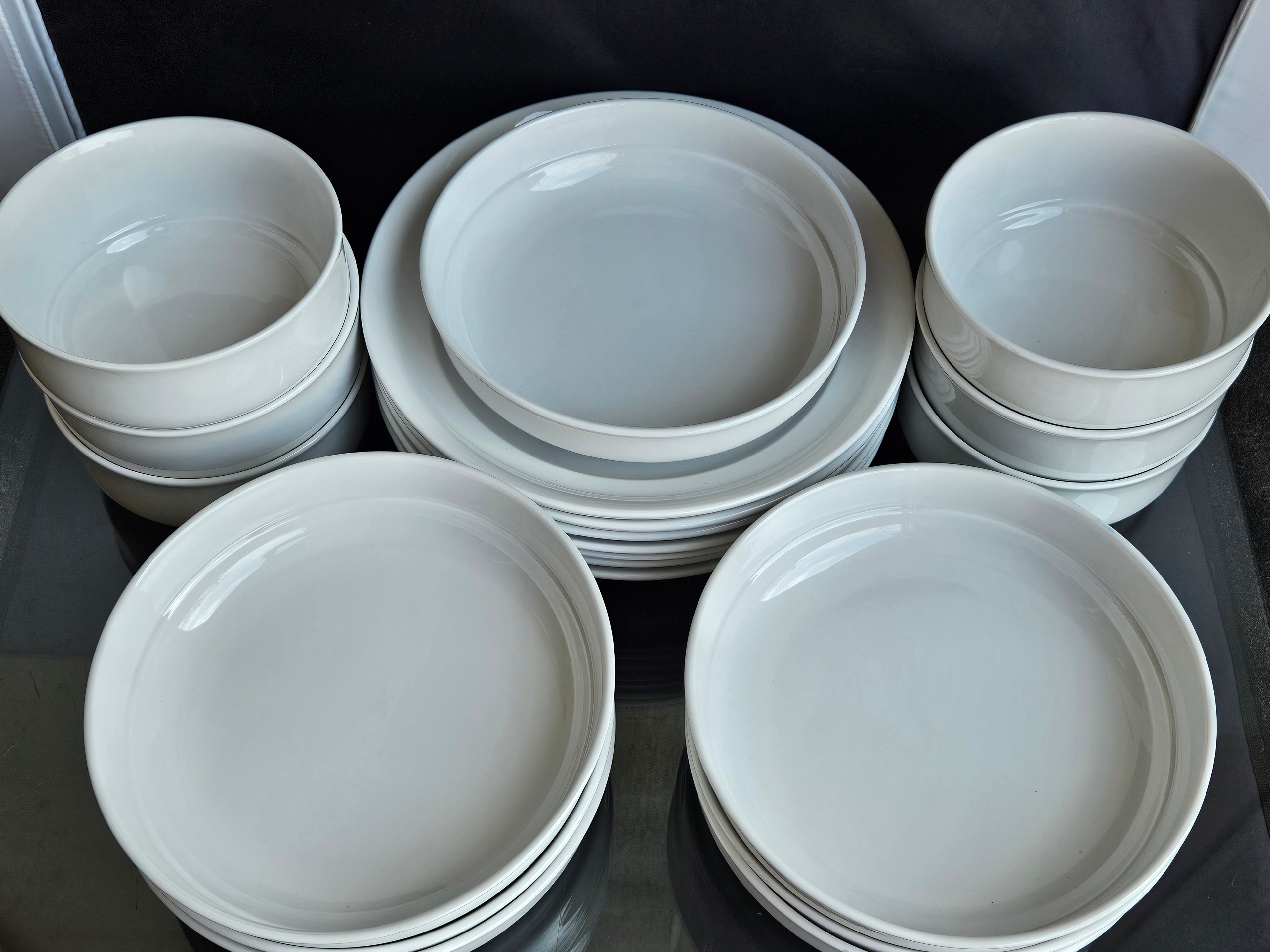 Over & Back Rimmed 12-piece Glossy Porcelain Dinnerware Set