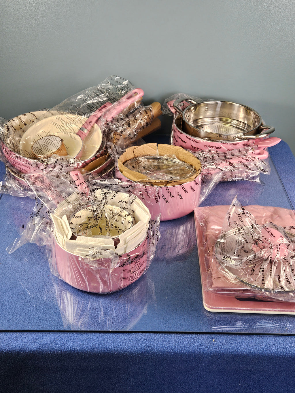 NutriChef 34-Piece Complete Kitchen Set – Pink Ceramic Cookware, Bakeware & Accessories