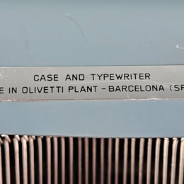 Olivetti Underwood 21 Manual Portable Typewriter Set